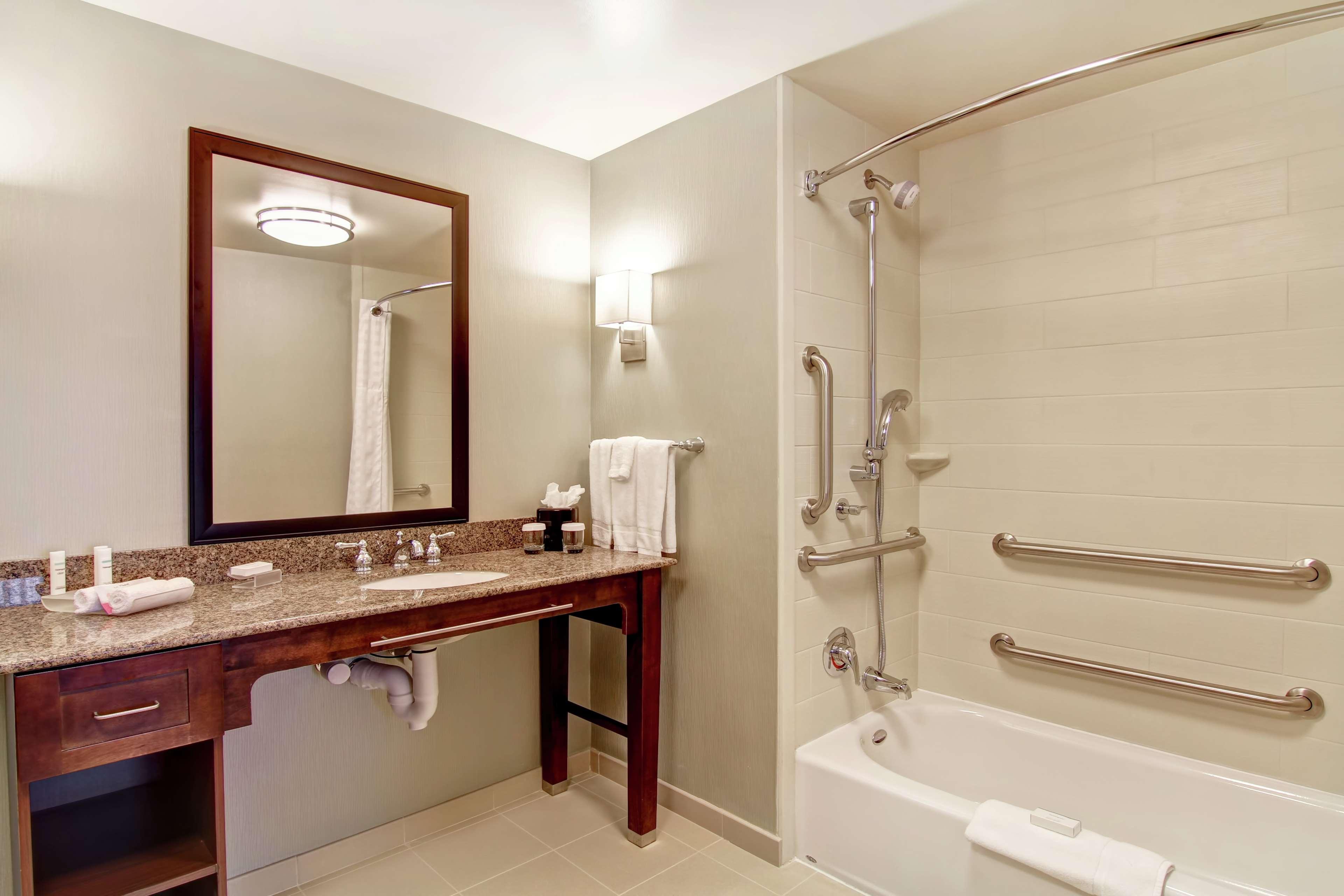 Homewood Suites By Hilton Woodbridge Ngoại thất bức ảnh