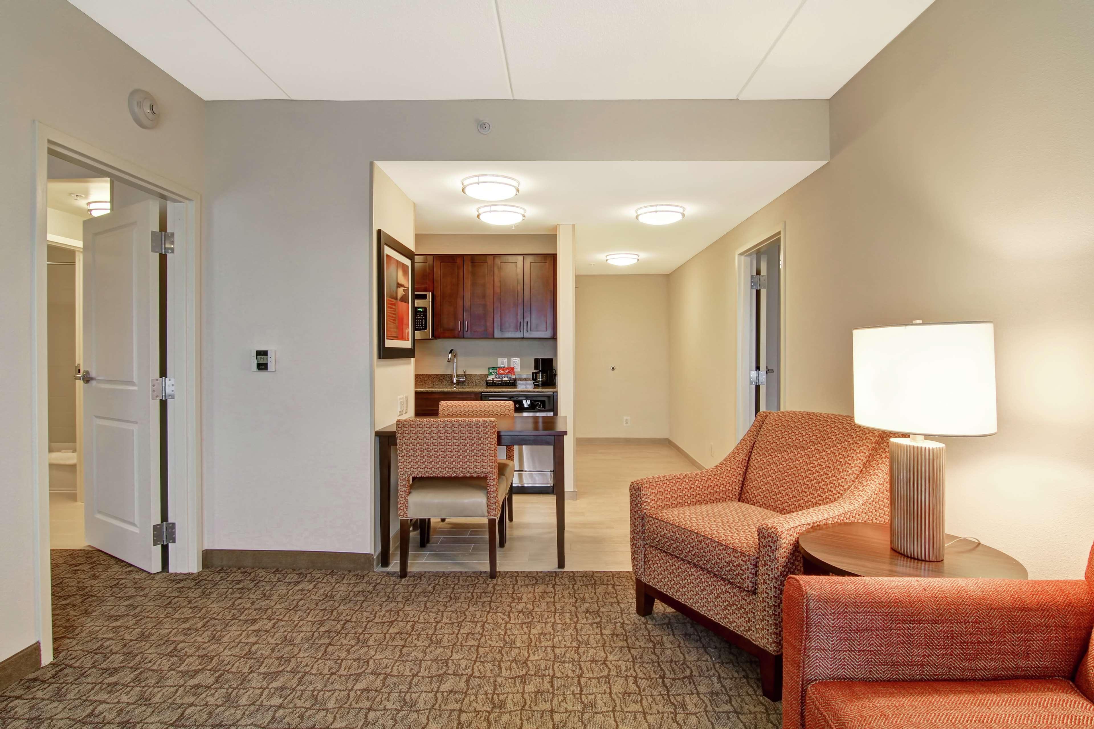 Homewood Suites By Hilton Woodbridge Ngoại thất bức ảnh