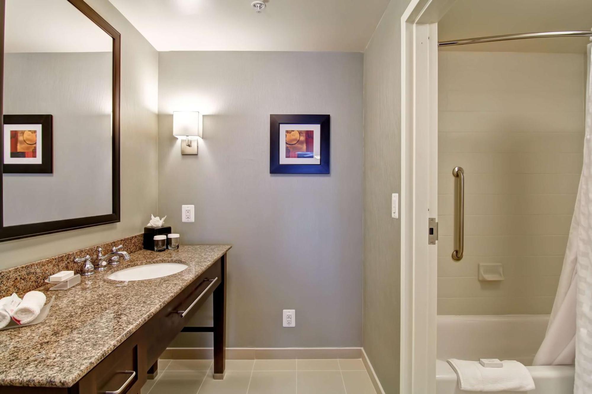 Homewood Suites By Hilton Woodbridge Ngoại thất bức ảnh